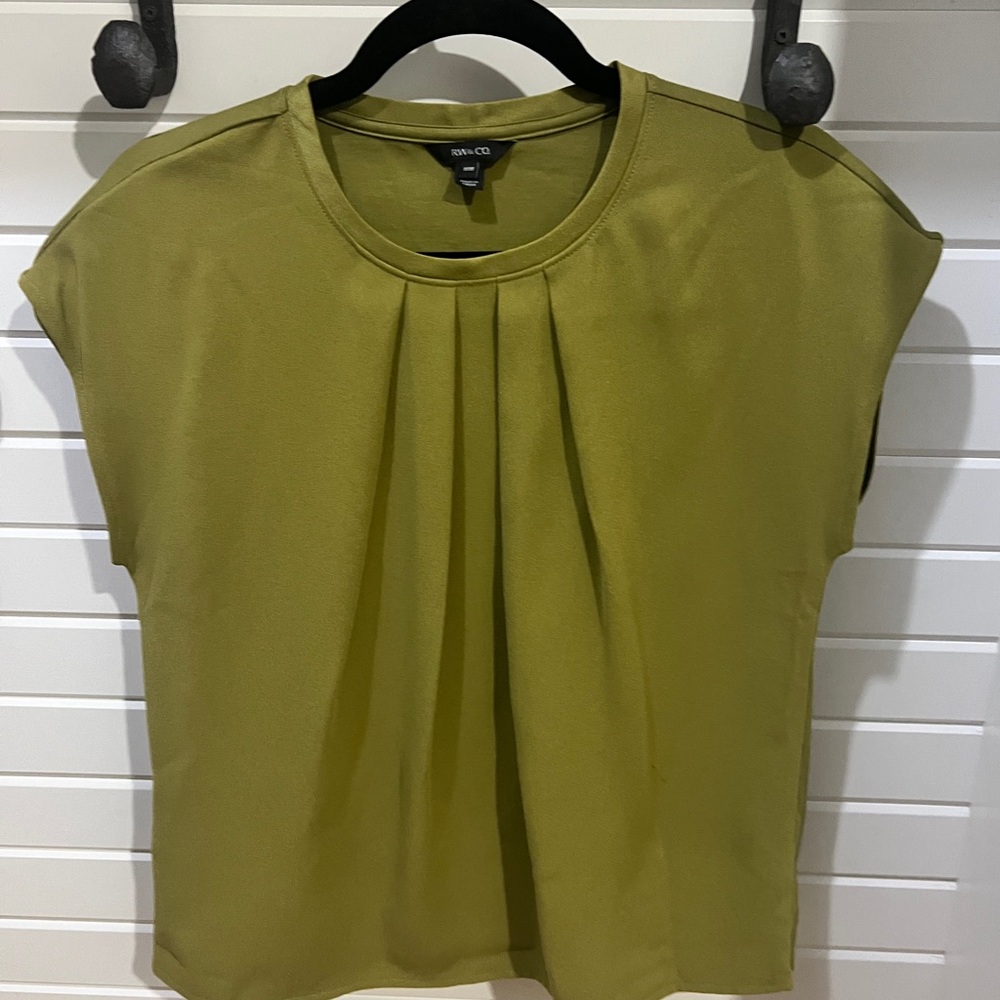 RW&CO. Chartreuse Pleated Women's Blouse
